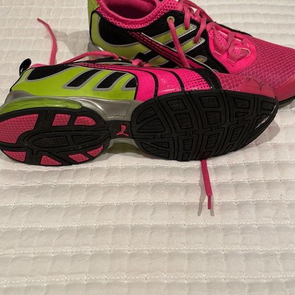 Women’s Puma Running Shoes - Picture 2 of 2